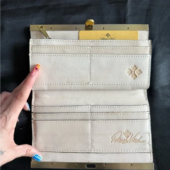 Elegant Cream Floral Embossed Clutch - Picture 5 of 7